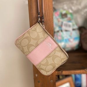 Coach Wristlet💕